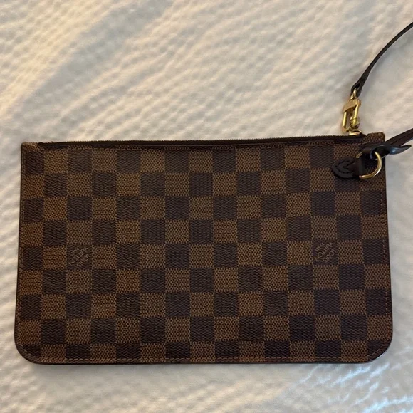 Louis Vuitton wristlet pochette - Picture 3 of 9